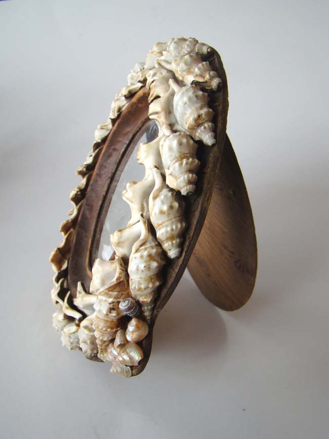 A charming English Victorian Shell Work Photo Frame circa 1890 — image 2